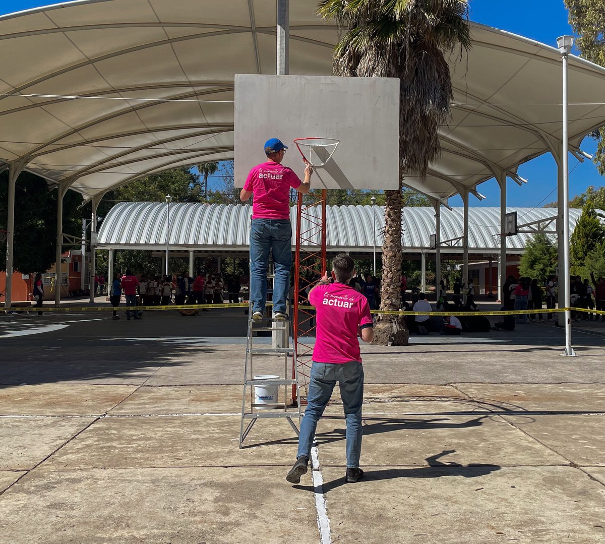 TECcampusQRO's tweet image. El cambio no llega solo: lo creamos juntos. 💙
Colaboradores, profesores, estudiantes y EXATEC se unieron en un voluntariado que impulsa actividades sociales y mejora nuestro entorno.
Cuando actuamos en comunidad, el cambio se vuelve realidad.
#ComunidadTec #Voluntariado