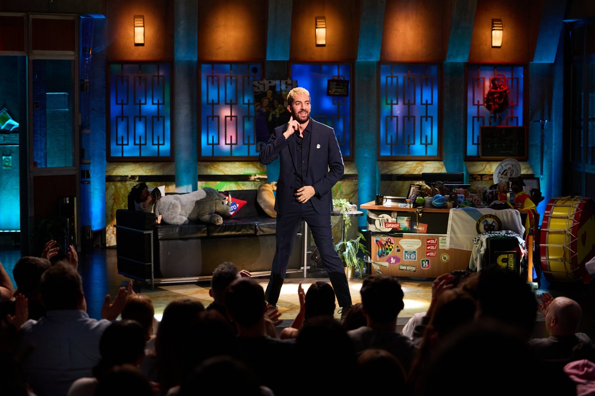 ¡Arranca #LaRevuelta! Hoy, con <a href="/David_Busta/">Bustamante</a> como invitado de David Broncano.

Sigue el programa ya en directo

rtve.es/television/202…