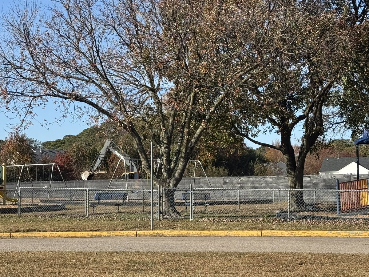 drjbg3's tweet image. Such an exciting day @NSESDolphins for the official groundbreaking of the long-awaited expansion. Thank you to the @CityofSuffolk and to RRMM Architects for finally making this happen! I can’t wait to see what the building looks like in two years!!! #SPSCreatesAchievers 👏🏾👏🏾👏🏾