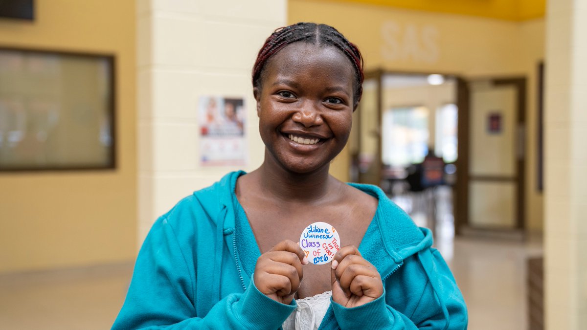 Jefferson_JCTC's tweet image. Over 250 high school students from eight @JCPSKY schools stopped by our Southwest Campus last week for our Exploration Fair to get a firsthand look at our programs, pathways, and campus life. We hope to see their smiling faces back soon...as Jefferson students! 💙💛 #OpenDoors