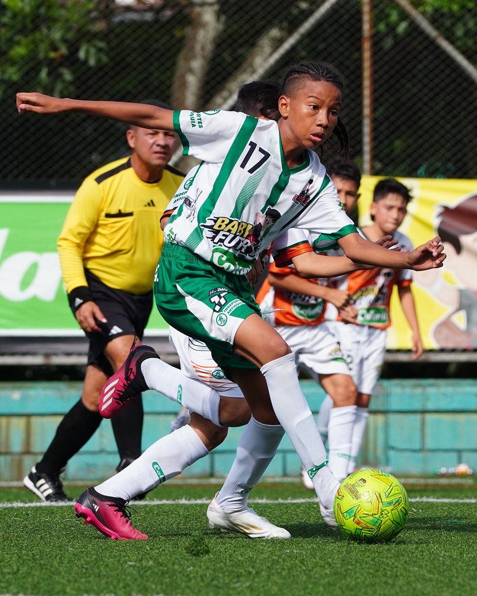 CDLosPaisitas's tweet image. Medellín ya tiene los clasificados a la Fase Final del #BabyFútbolColanta ⚽️💚

Les dejamos momentos de la última fecha eliminatoria en la rama masculina en San Isidro, que dejó instalados en el #FestivalDeFestivales a diez clubes de la ciudad de Medellín🔥
