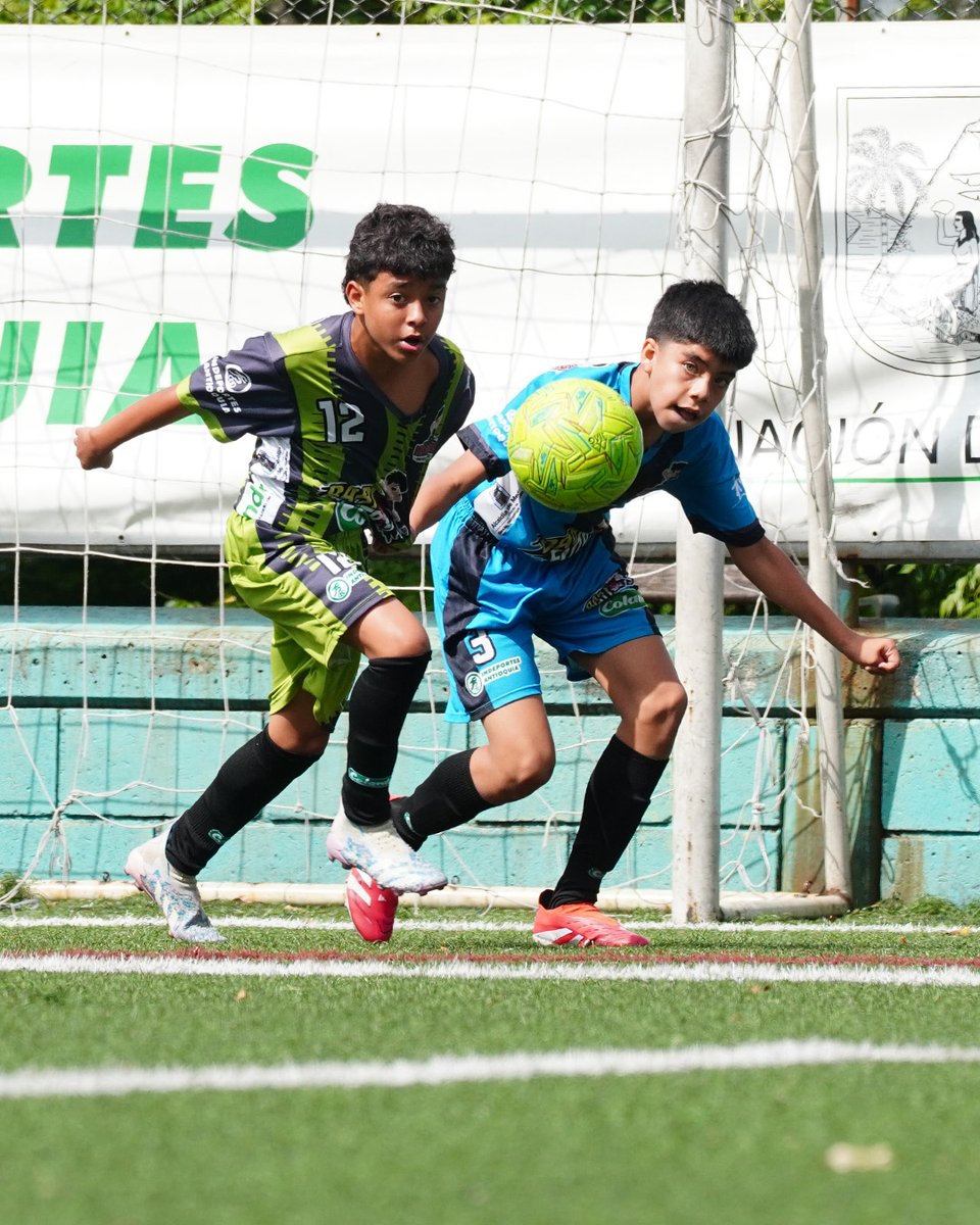 CDLosPaisitas's tweet image. Medellín ya tiene los clasificados a la Fase Final del #BabyFútbolColanta ⚽️💚

Les dejamos momentos de la última fecha eliminatoria en la rama masculina en San Isidro, que dejó instalados en el #FestivalDeFestivales a diez clubes de la ciudad de Medellín🔥
