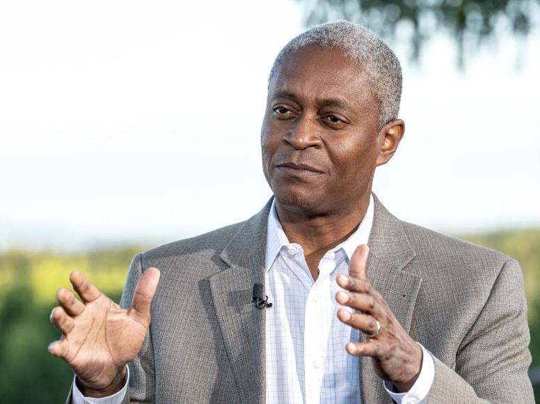 🚨Bureau : Bostic della Fed di Atlanta: "Tassi di interesse stabili fino a prove di inflazione al 2%"