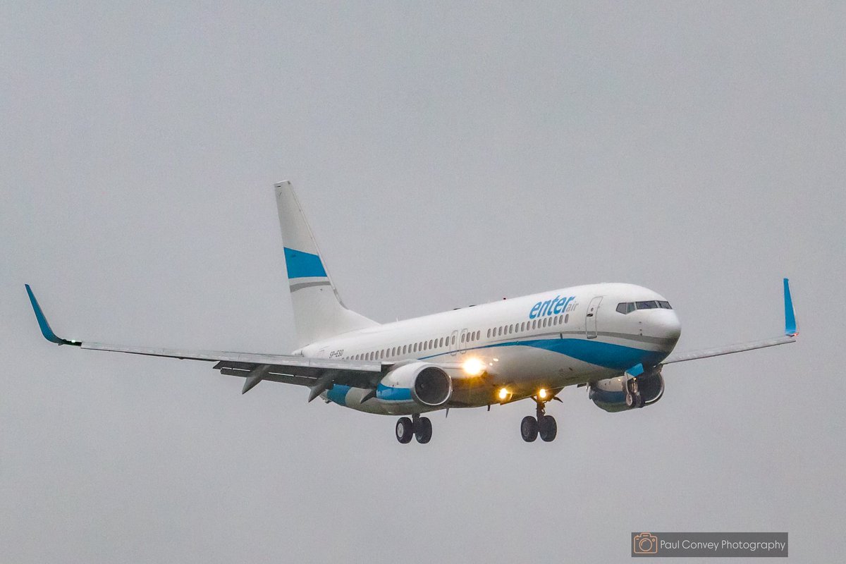 livinitlargee's tweet image. So between the rain I managed to grab these shots of the @flyenterair @boeing B737-85C arriving into @LPL_Airport from Warsaw 

#aviation #boeing #b737 #b737800 #boeinglovers #lpl #enterair #plane #planespotting #photography #warsaw #avgeek