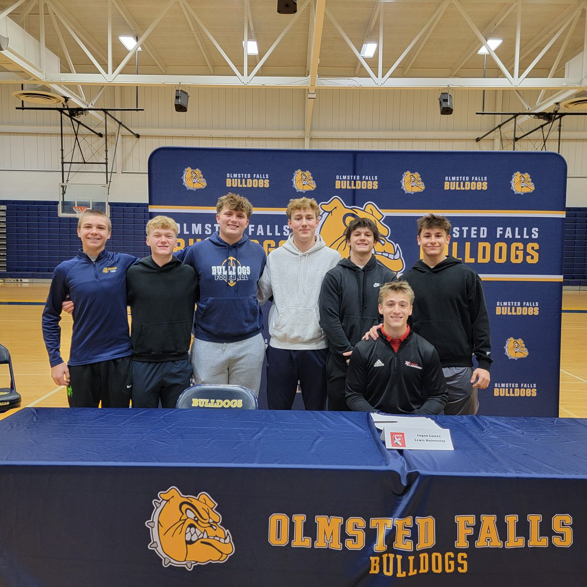Congratulations to Senior Captain Logan Luiere on his commitment to play Lacrosse at Lewis University next year. We’re so proud of you and know you’ll go on to do great things! GO DAWGS