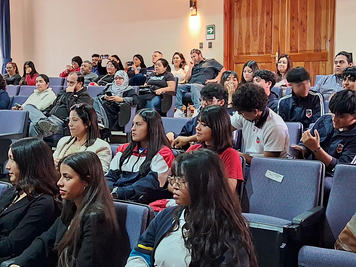 seremieduc01's tweet image. Para fortalecer las habilidades comunicativas en inglés, la Red Docente &quot;Collaborative Community for Public Educators&quot; y #PIAP @mineducchile convocaron a escuelas y liceos @slepiquique a participar en un certamen Interescolar de Public Speaking en inglés.
Felicitaciones !! 💪🏆🏅