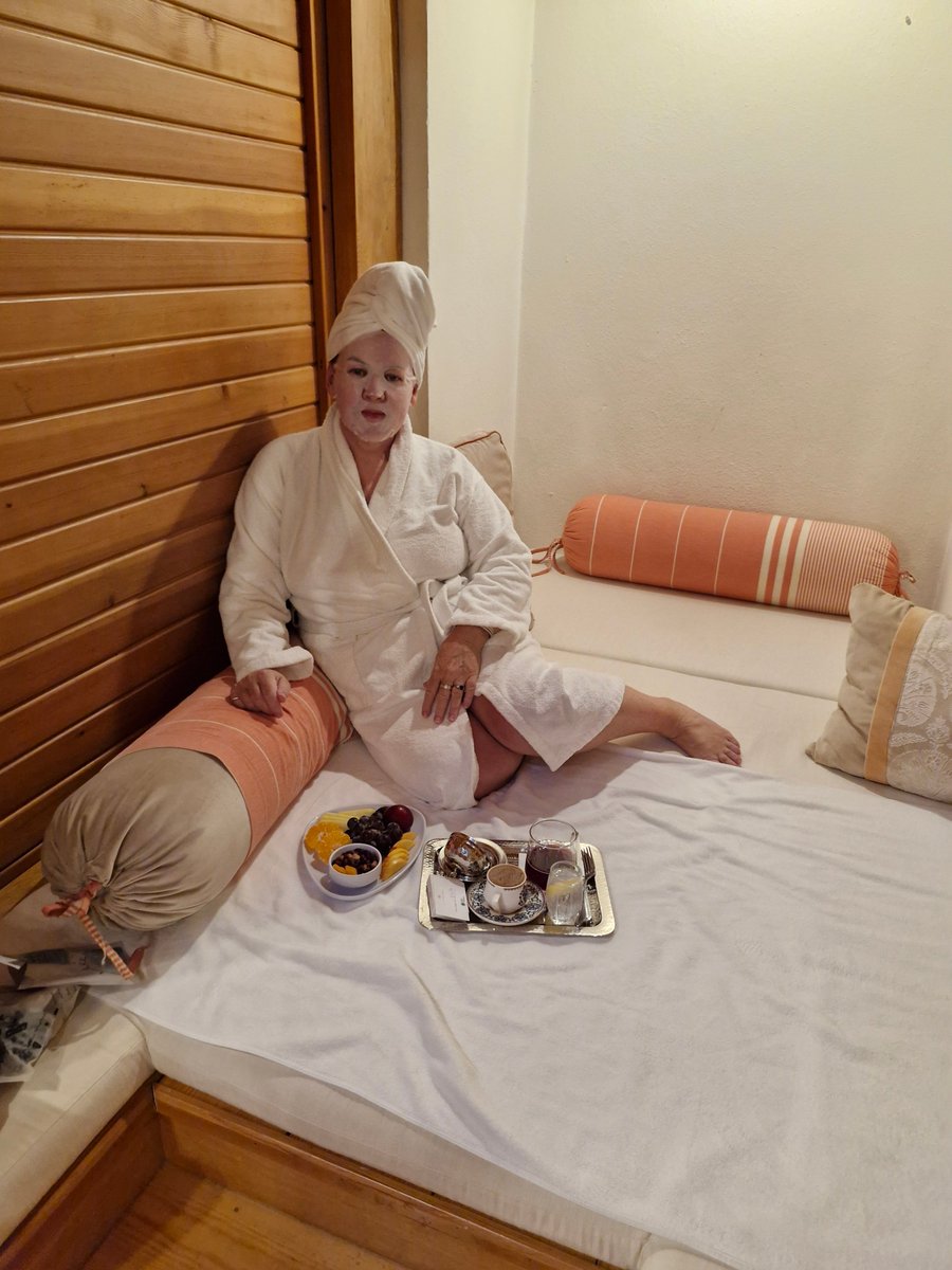 IOIILisaMorrow's tweet photo. As days grow shorter &amp; temps drops in #istanbul, I love to indulge in #Turkishbath. Check out my visit to @AyasofyaHamam https://t.co/omFeoG6uIJ https://t.co/tJKLHsl6cM