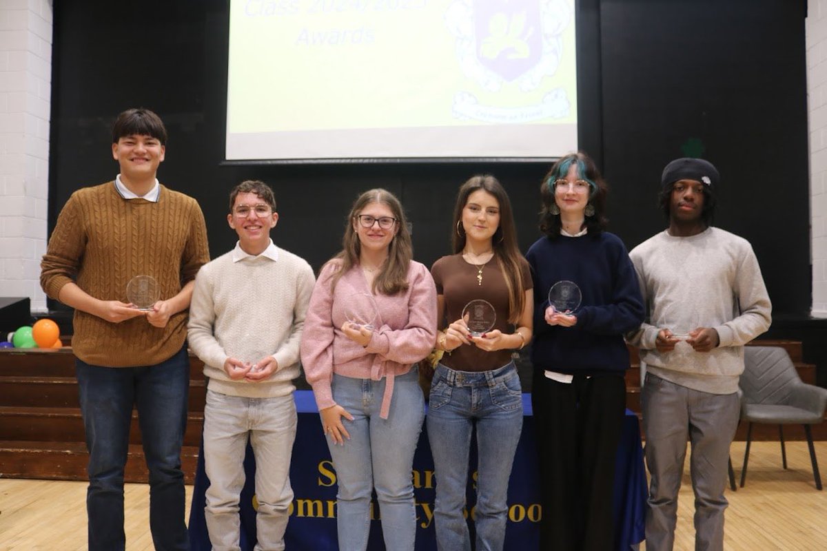 stmarkscs1977's tweet photo. 🎓✨ On Friday, we were thrilled to welcome back six of last year’s 6th year students for our Past Pupil Awards Ceremony 2024/2025! The event celebrated their outstanding achievements, dedication, &amp; personal growth, inspiring our current 6th years to keep striving for excellence! https://t.co/PLSEEYMbBX