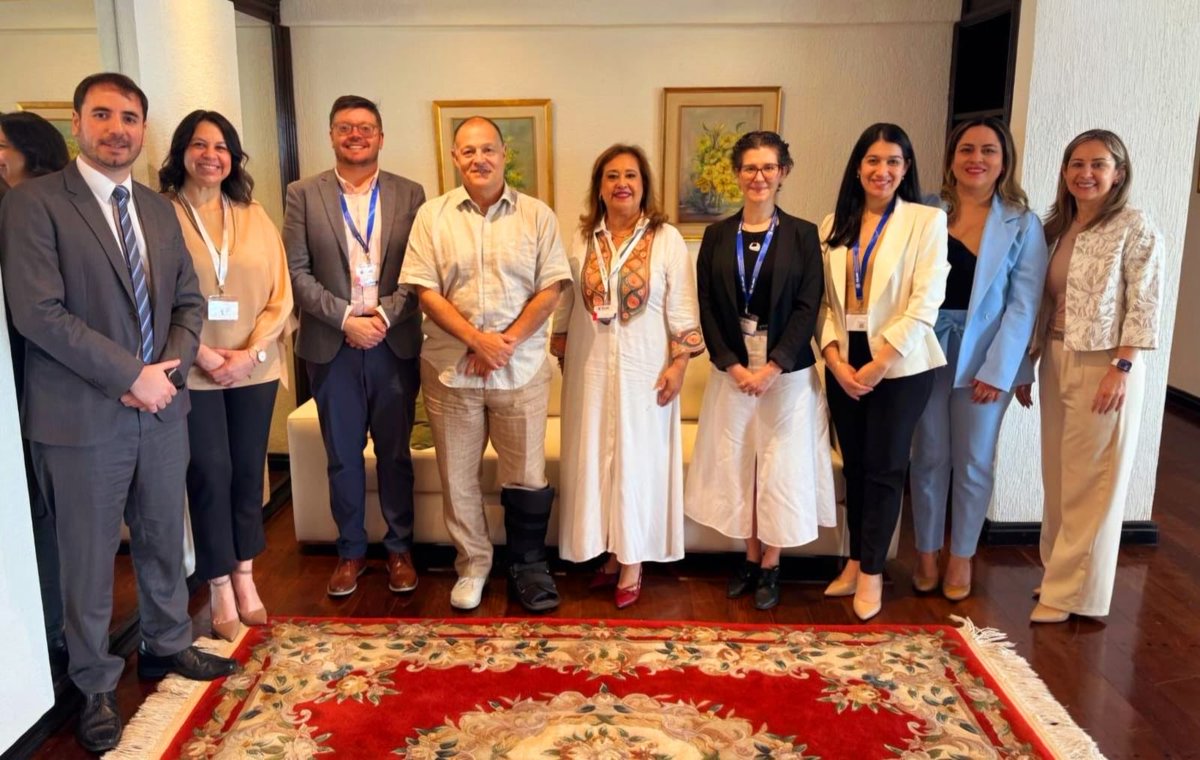 El CLAD se reunió con equipos del Ministerio de Economía y Finanzas de Paraguay 🇵🇾 y del Departamento de Planeación Nacional de Colombia 🇨🇴 para avanzar en la cooperación en materia de evaluación y monitoreo de políticas públicas.