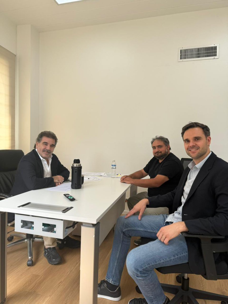 GabrielPradines's tweet photo. Reuniรณn con @cristianritondo ๐๐ป
@ExeTeddyMorales https://t.co/WIjsgMc154