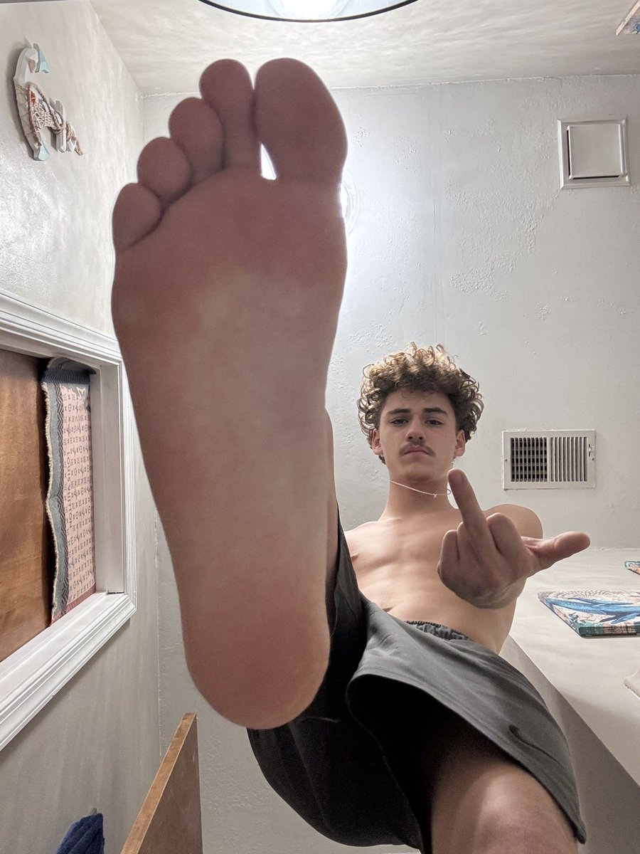 your filthy stinky alpha is about to go take a shower go serve😈