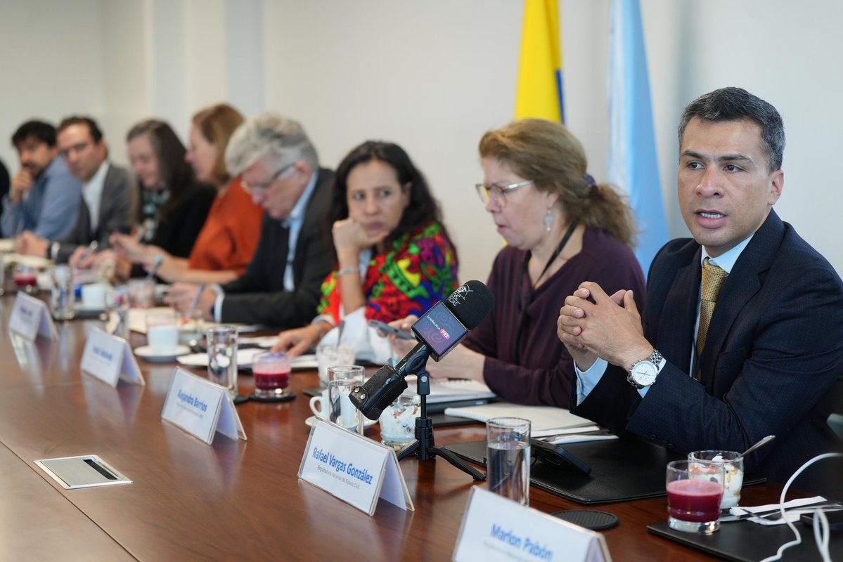 MisionONUCol's tweet image. En evento con @CarterCenter @moecolombia y @Registraduria, el Representante Especial del Secretario General 🇺🇳🇨🇴 @JencaMiroslav recordó que las #CITREP son una medida de satisfacción, reparación y garantía de no repetición en favor de territorios y poblaciones más afectados. 🧵