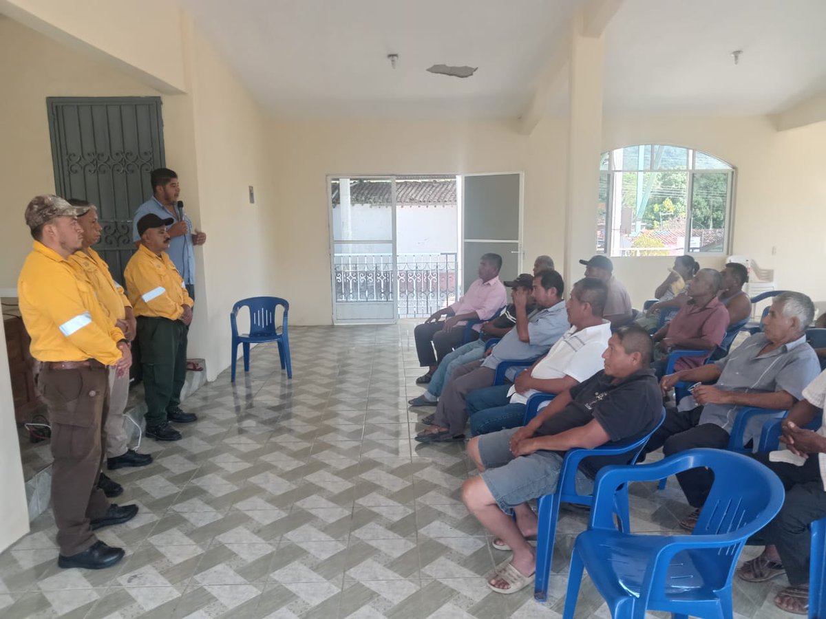 La SEMAREN culminó las jornadas de capacitación en prevención y combate de incendios forestales en el municipio de San Luis Acatlán, con la realización del curso-taller en la comunidad de Miahuichán, donde participaron autoridades ejidales locales.