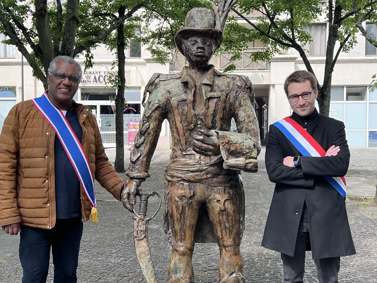 ALeaument's tweet photo. Notre camarade Philippe Juraver nous a quitté aujourd’hui. 

La France insoumise perd un infatigable combattant du service public du transport.

L’Essonne perd un camarade, un ami, un frère de lutte. 

Philippe, jamais je n’oublierai cette journée où nous avons traversé le temps. https://t.co/EczGHnFspc