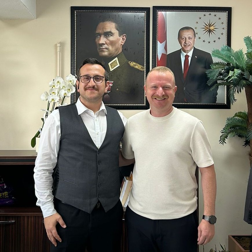 AliYasarKOL_'s tweet photo. Rize’de görev yaptığım dönemde birlikte çalıştığımız, kıymetli abim Pazar Gençlik ve Spor İlçe Müdürü Halil KAYA, hayırlı olsun ziyaretinde bulundu.

Nazik ziyaretleri için teşekkür ederim. 🙏

@GSIM_Pazar https://t.co/tUhD6fMIv5