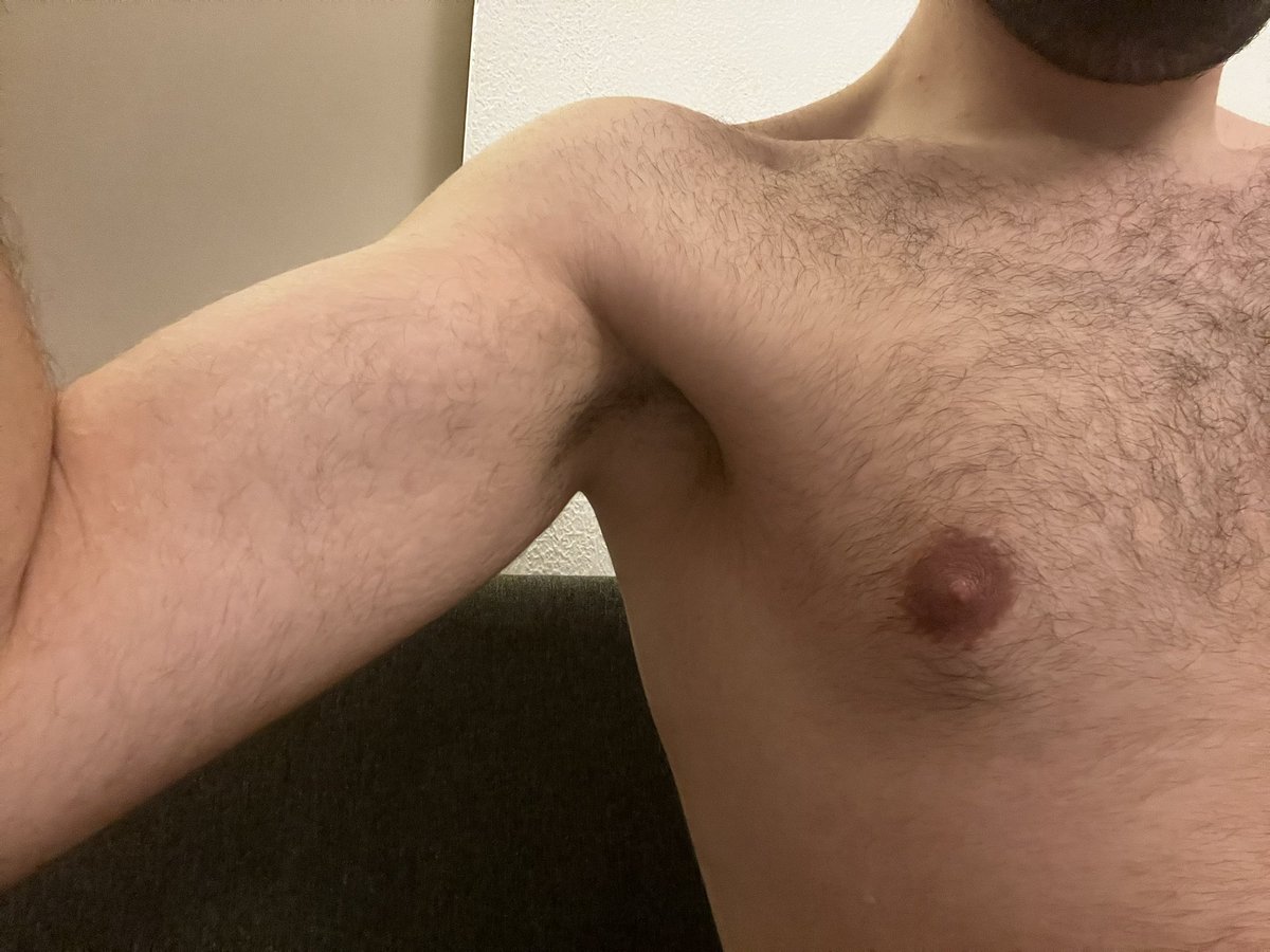 imabrickk's tweet photo. Un peu en retard pour grey sweatpants season🙈 (+ petit progrès à la salle) https://t.co/e1Mde9TE0H