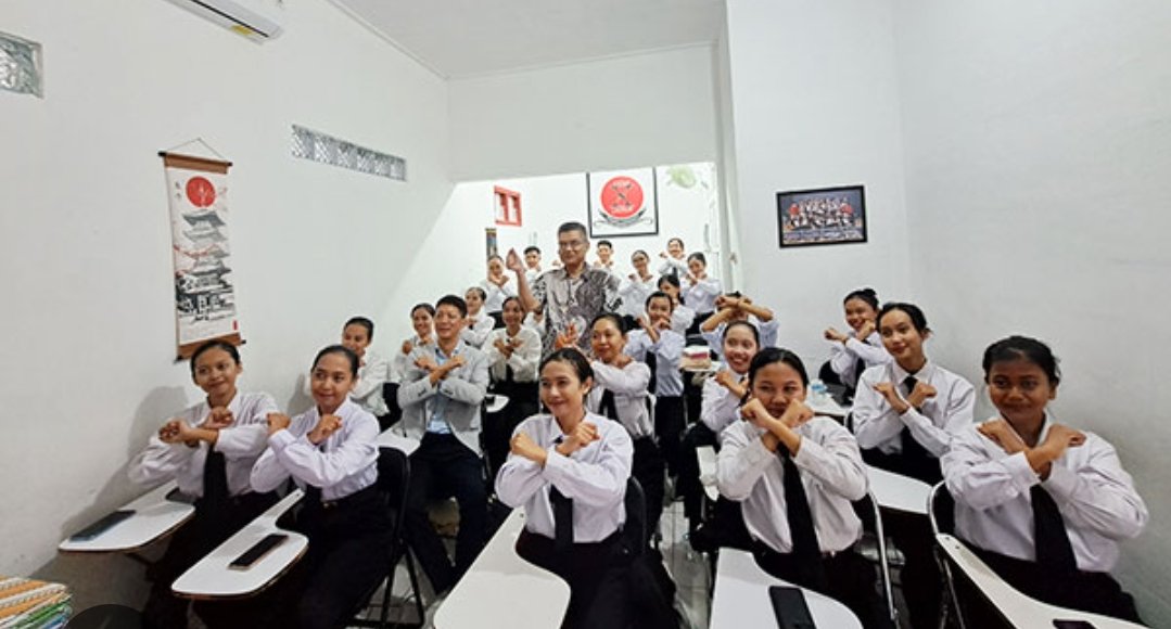 Ilustrator23's tweet photo. Lambat nya kinerja @nakerbinalattas @KemnakerRI terkait izin SO membuat byk Anak" muda yang sudah berbulan-bulan bahkan bertahun" menunggu ketidak pastian keberangkatan mereka ke Jepang, Ada APA dengan kinerja kemnaker Kita ??? #kemnaker #binalattas #sendingorganozation #Prabowo https://t.co/1rTruUZdNu