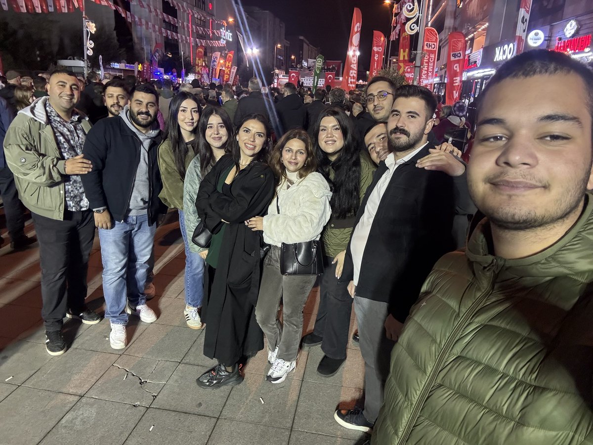 📍SULTANBEYLİ 

Demokrasiye ve adalete olan inancımızla bugün Sultanbeyli Meydanı’ndaydık.

Bu mücadeleyi büyütecek olan biziz; birlikte, yan yana, kararlılıkla!