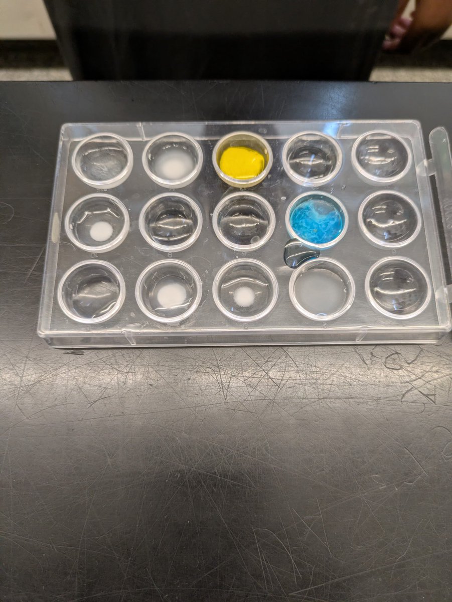 Students in SCH3U were chemical detectives today!  🕵🏼‍♂️⚛️  They used their knowledge of solubility rules to identify which compounds were in the dropper bottles. #SPXScienceDept <a href="/StPiusXOCSB/">St. Pius X High School</a>