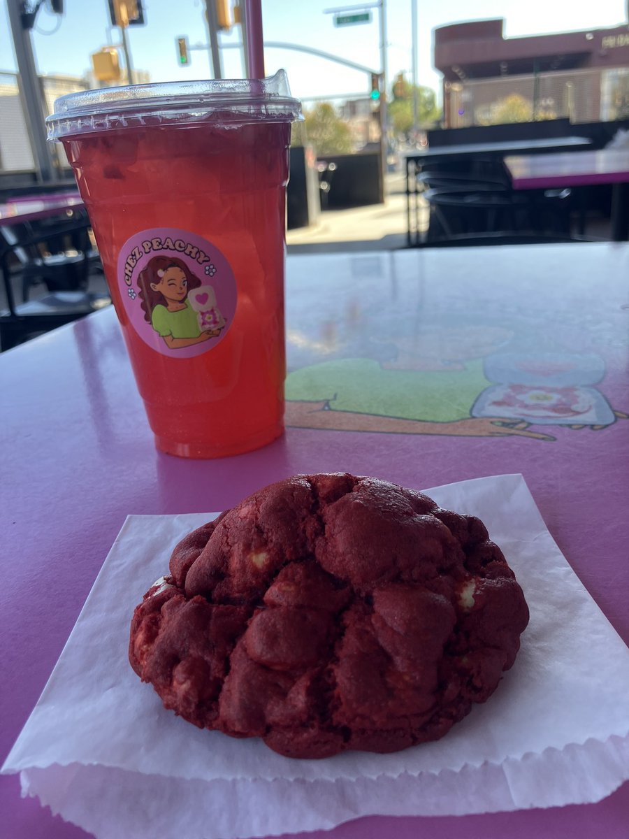AWolfe_'s tweet photo. This lemonade always slaps so hard and this cookie jus looked too yummy not to get 😮‍💨 https://t.co/yzSJyQYZW9