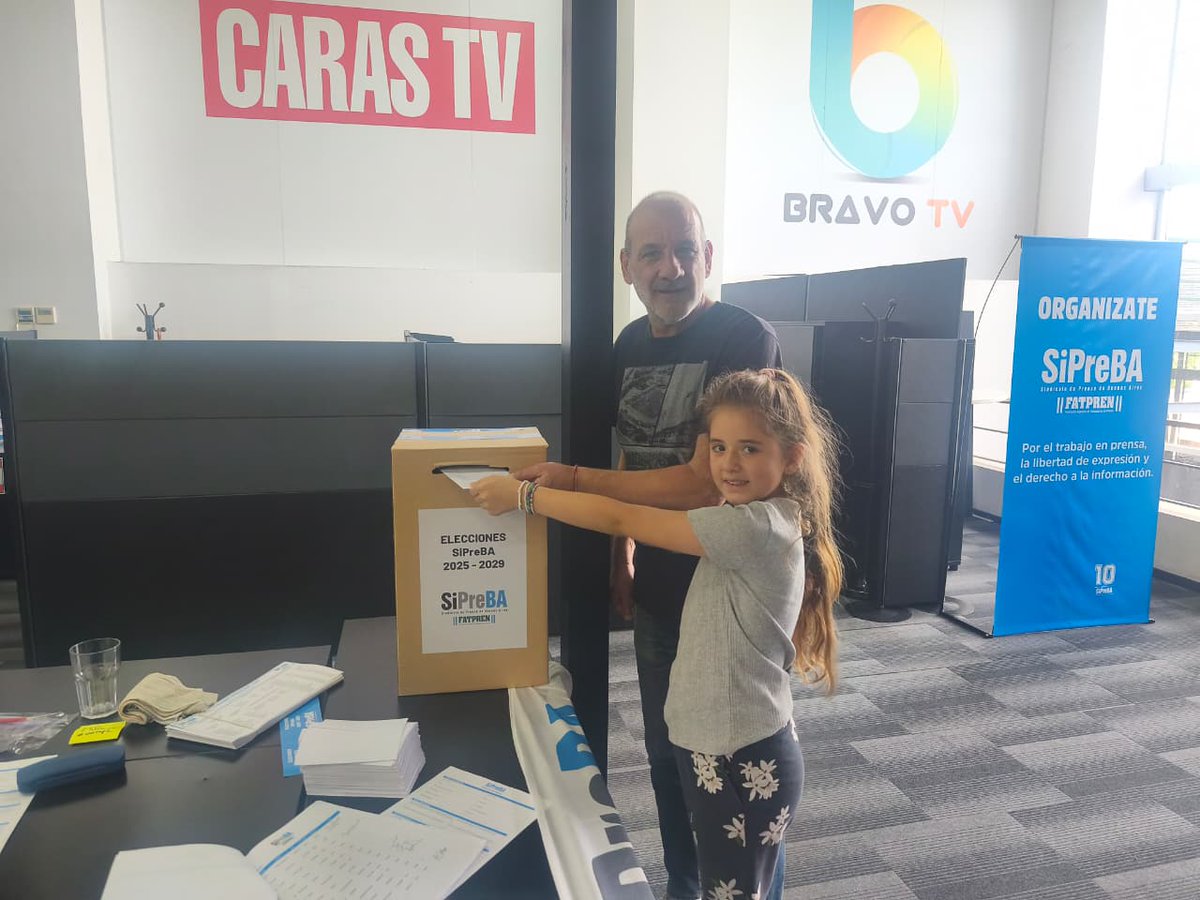 Algunos compañeros como <a href="/claudio_gmz/">claudio gómez</a> vinieron hoy con sus hijas a votar. Porque la elección de <a href="/sipreba/">SiPreBA - Sindicato de Prensa de Buenos Aires</a> de hoy es también para educar y para aprender: no es posible defender derechos y conseguir mejoras en nuestros laburos sin organización y sin fortalecer a nuestro sindicato.