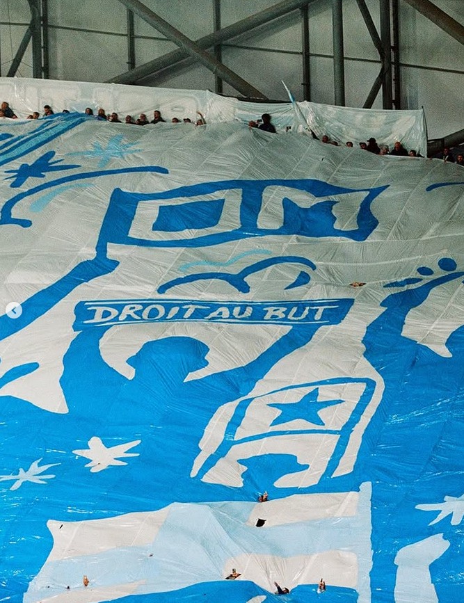 CKsuryoutube's tweet image. Quand on vous dit que le téléphone est un fléau en tribune. Saboter une animation en faisant des vidéos à travers un tifo, c'est tellement un manque de respect envers tous ceux qui se mobilisent pour faire vivre les tribunes ...