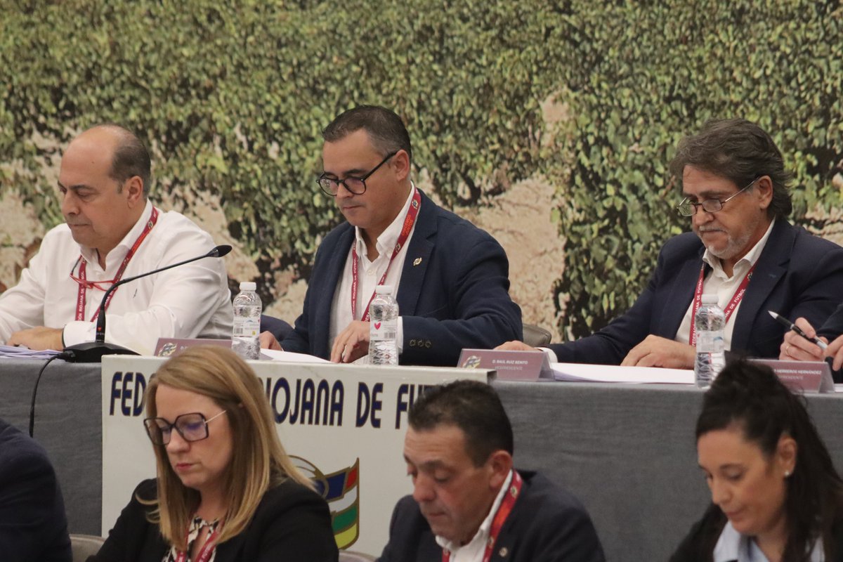 fedriojafutbol's tweet photo. 🏛️ La Asamblea General aprueba por mayoría todos los puntos sometidos a votación por la nueva Junta Directiva @fedriojafutbol.

ℹ️ Más información en 🔗 https://t.co/SggRQSSsuQ

#CrecemosJuntos https://t.co/cI7Nnm1oZM