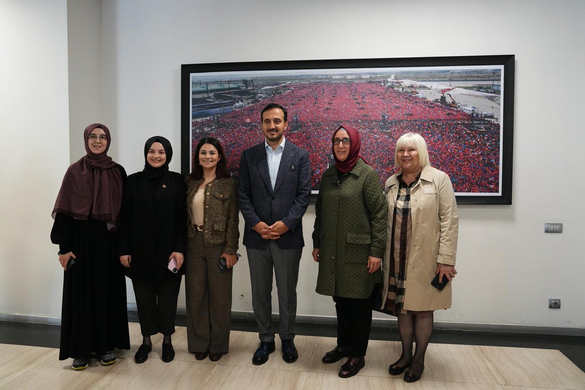 Değerli Başkanlarımızın katılımıyla Gelecek Benim program kapsamında Sıfır Atık Vakfı iş birliği ile Sanat tasarım Atölyesini gerçekleştirdik …