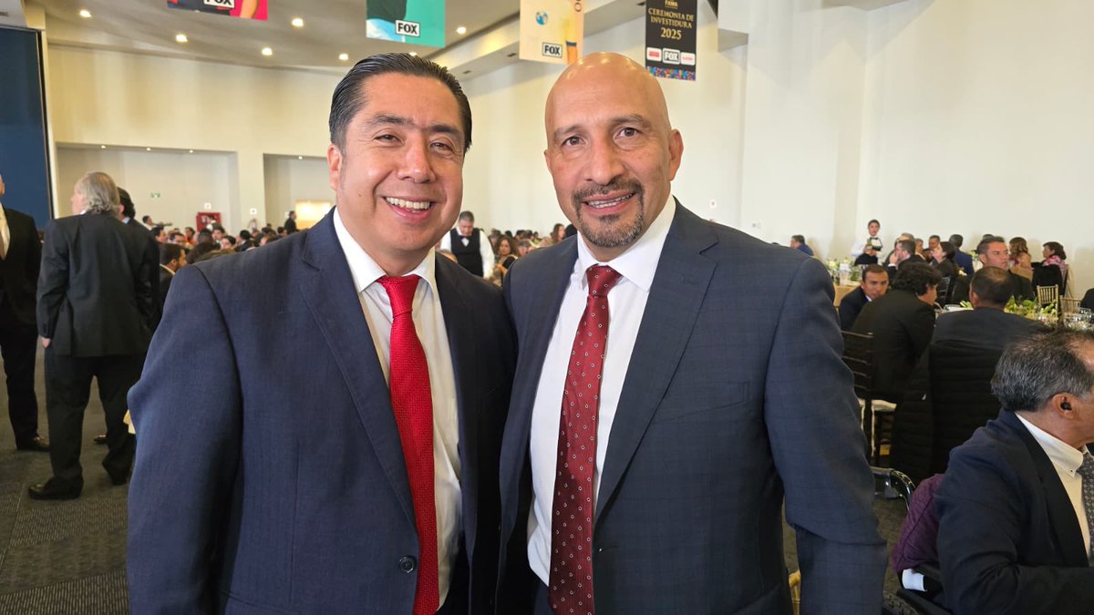 HectorAntonioMX's tweet image. Agradezco por la distinguida invitación a los @Tuzos y @clubleonfc a #la13 Ceremonia de #Investidura2025, en #pachucahidalgo🇲🇽. ¡Donde ingresaron 18 leyendas del #futbolinternacional al #SalondelaFamaPachuca (@famasalon)🏆Acompañado de @FMF, @Oscar_Conejo21, @manuelnegrete22,…