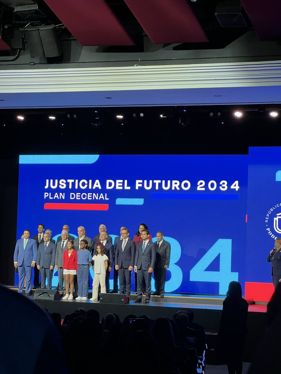 nicoleupia's tweet photo. Construimos hoy la justicia del futuro, más cercana, transparente e innovadora. ⚖️🇩🇴

#JusticiaDelFuturo2034 #PoderJudicialRD #TransformaJusticia https://t.co/ZalDiH2aZr