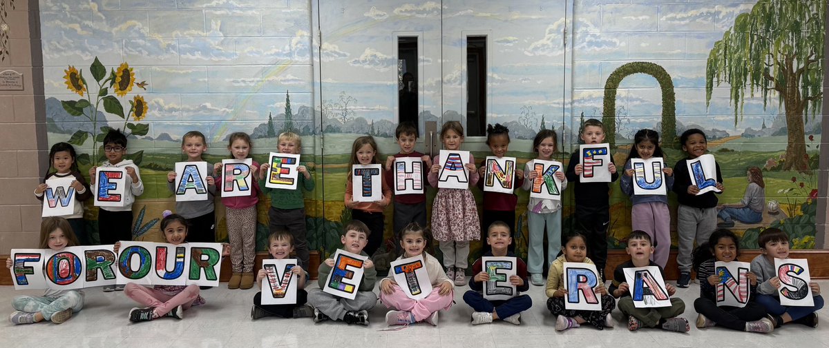 CaravelAcademy's tweet image. Our Green room (K) students and first graders completed projects in honor of Veterans Day! Thank you to our teachers and students for their kindness, and most importantly to our veterans for their service. #caravelacademy #caravelfamily #LearningWithAPurpose #VeteransDay2025