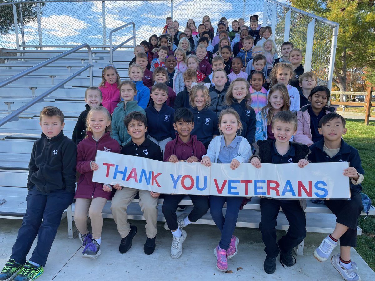 CaravelAcademy's tweet image. Our Green room (K) students and first graders completed projects in honor of Veterans Day! Thank you to our teachers and students for their kindness, and most importantly to our veterans for their service. #caravelacademy #caravelfamily #LearningWithAPurpose #VeteransDay2025