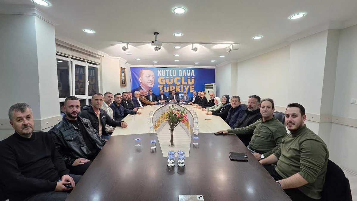 İl Başkan Yardımcımız Veli Haldız, İl Yöneticilerimiz Muharrem Top, Yakup Zenbil, Behice Yaman, Fatih Sarıoğlu ve Samet Taşdelen ile birlikte Gölcük İlçe icra kurulu ve Karamürsel ilçe yönetim kurulu toplantılarına katılım sağlayıp üyelik çalışmalarımızı değerlendirdik.