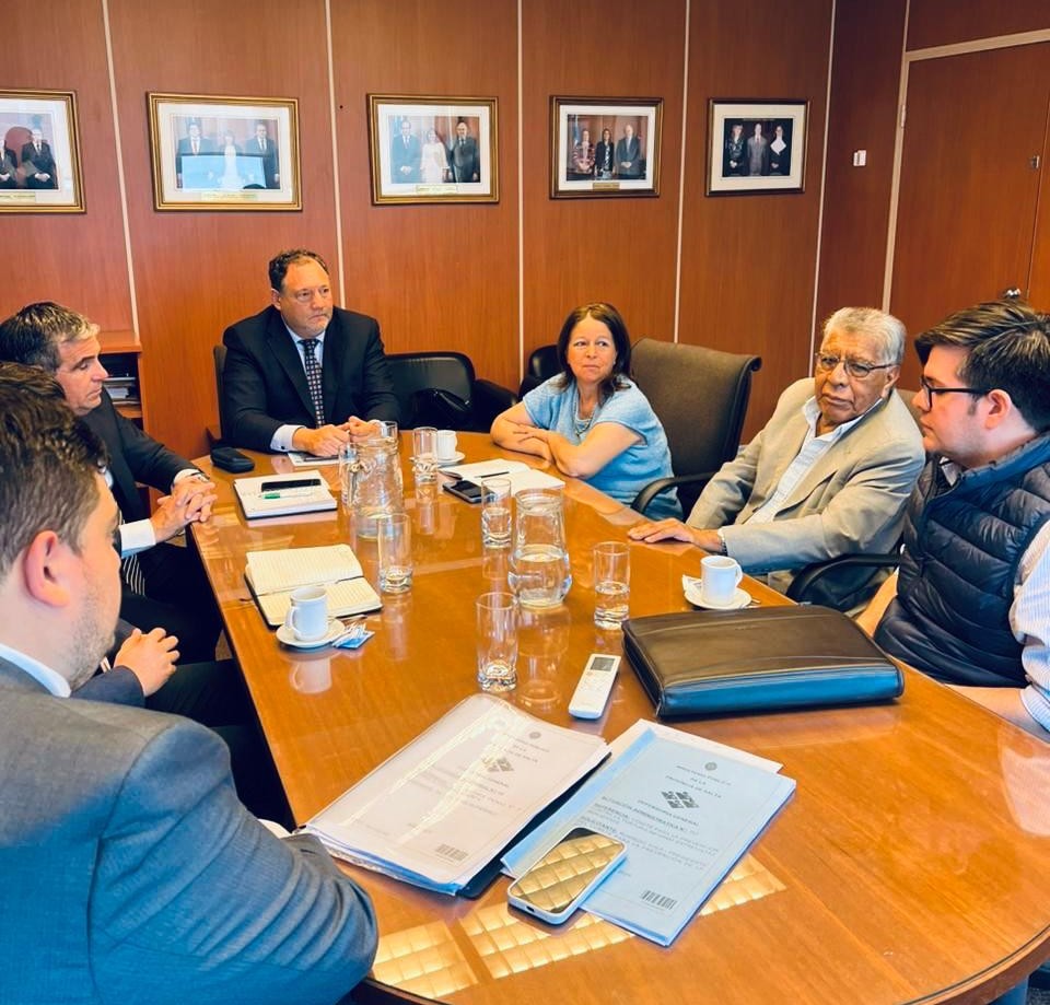 Trabajo articulado entre representantes de la Defensoría General de la Provincia y del Comité Provincial para la Prevención de la Tortura para garantizar el respeto de los derechos de las personas privadas de la libertad

Leé la nota completa:
mpdsalta.gov.ar/noticias/traba…