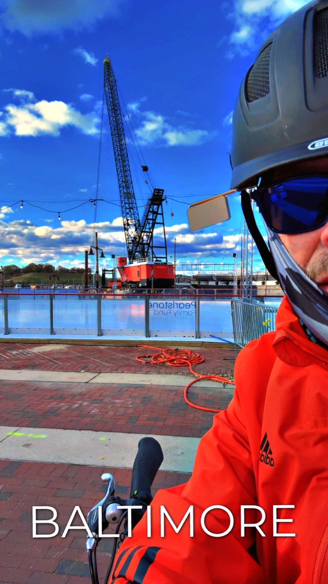 JohnnyRayBee's tweet image. Ice rink is up!