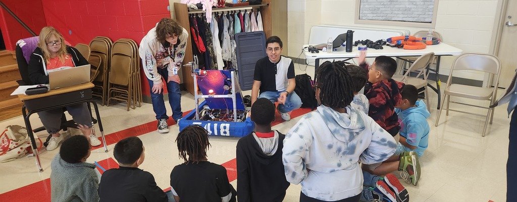 Thank you, CTE students, for stopping by to visit our classes today!
Our students were so engaged and excited to learn from your experiences. We appreciate you taking the time to share your knowledge and inspire our future leaders! 💡👏