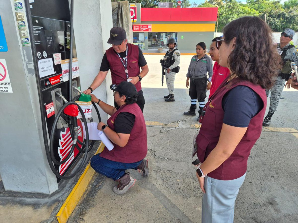 Profeco's tweet photo. #BoletínDePrensa
Profeco y ASEA realizan Operativo Extraordinario de Verificación en Acapulco, donde se inmovilizaron 15 instrumentos de despacho y se clausuraron cinco estaciones de servicio por irregularidades.
Con estas acciones, Guerrero se suma a los 27 estados verificados para garantizar la venta de litros completos y el cumplimiento de las normas ambientales y de seguridad.
Más información https://t.co/EQzXvOZe5S