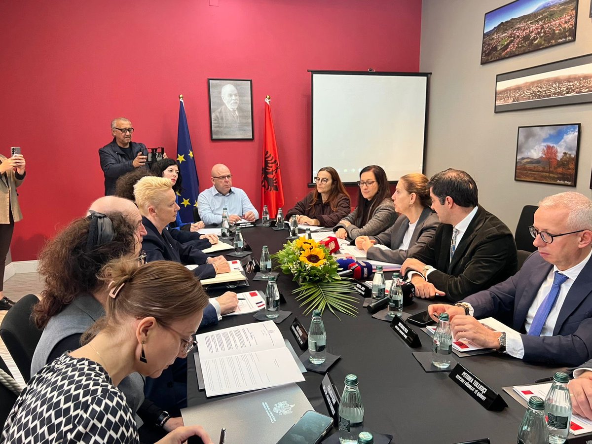 #Korça Comité de pilotage du projet de Lycée Franco-Albanais 🇫🇷🇦🇱 des Sciences et de l’Innovation #LFASI . Présidée par <a href="/MirelaKumbaro/">Mirela Kumbaro</a> ministre de l’Education, cette session marque une étape décisive : celle du passage de la conception à la réalisation. 🙏 à tous les partenaires!