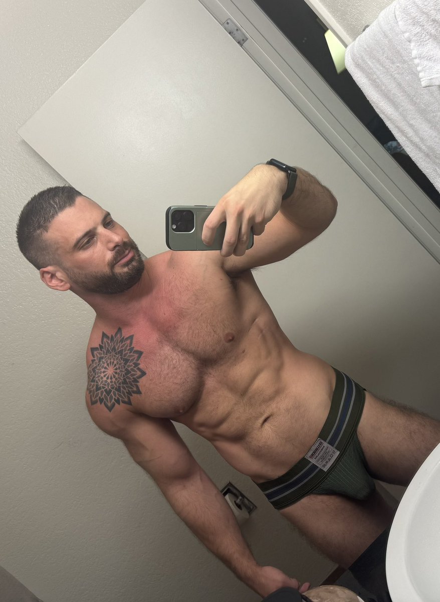 jayashbolt's tweet photo. Palm Springs was a blast 😈. Unfortunately one of the only pictures I took. https://t.co/sbEZqsCEfi
