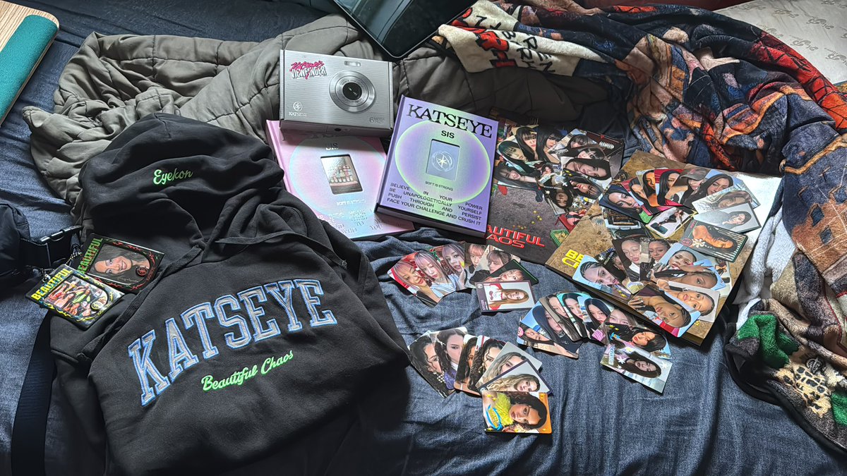 spiderbruises's tweet photo. day 5! here’s my ongoing collection of official merch! anyone going to the toronto show i will be giving out pcs and am willing to trade too! 

#KatsOnTour 
#BeautifulChaosTour 
#7DaysOfChaos https://t.co/DZFOS3cWhi