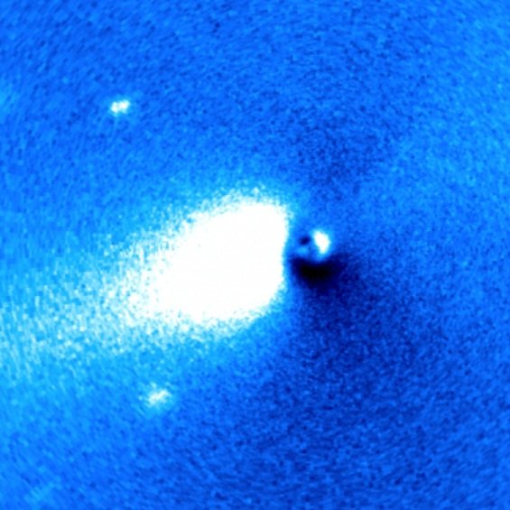 Weird new 3I/ATLAS picture from  the Nordic Optical Telescope on UT 2025 November 11 by astronomers David Jewitt and Jane luu. The big jet is pointing towards the Sun.