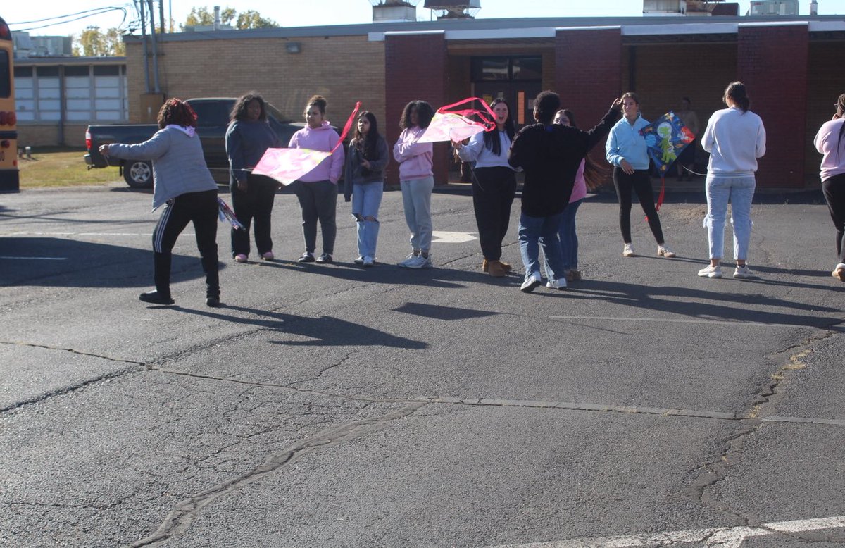 RipleyHS's tweet image. Mrs. Cross’s geometry students took their lesson to new heights—studying kite angles by flying a teal one! 📐🪁 From rectangles to squares to kites, their geometry skills are sky-high! 🖤💛 #STEM #GeometryInAction
