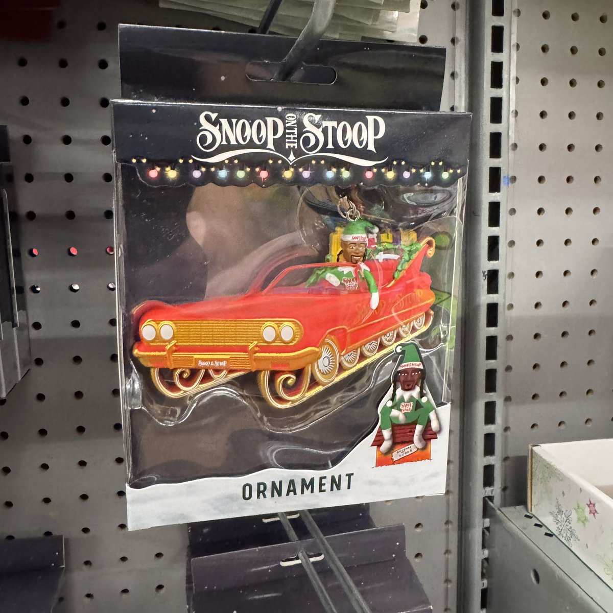 InPursuitofToys's tweet image. A look at Snoop on the Stoop &amp;amp; Martha on the Mantel merch at Walmart. Was on the hunt for the Throne to try out with Dr Doom figs. 

Link to Throne online.  #ad
walmrt.us/4qXXevI

#snooponthestoop #snooponastoop #marthaonthemantel #christmas #Christmas2025