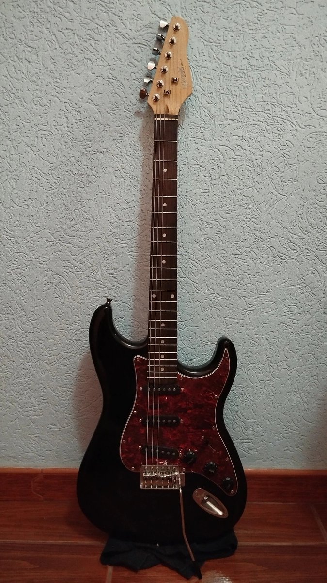 fartclube's tweet photo. @vampiros_viados sua guitarra é a minha só q ao contrário https://t.co/SSocjwMg4H