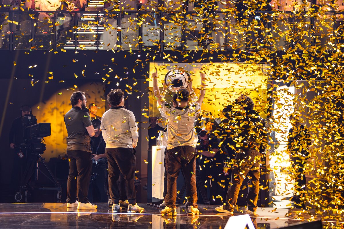 OpTic's tweet image. EWC 🏆