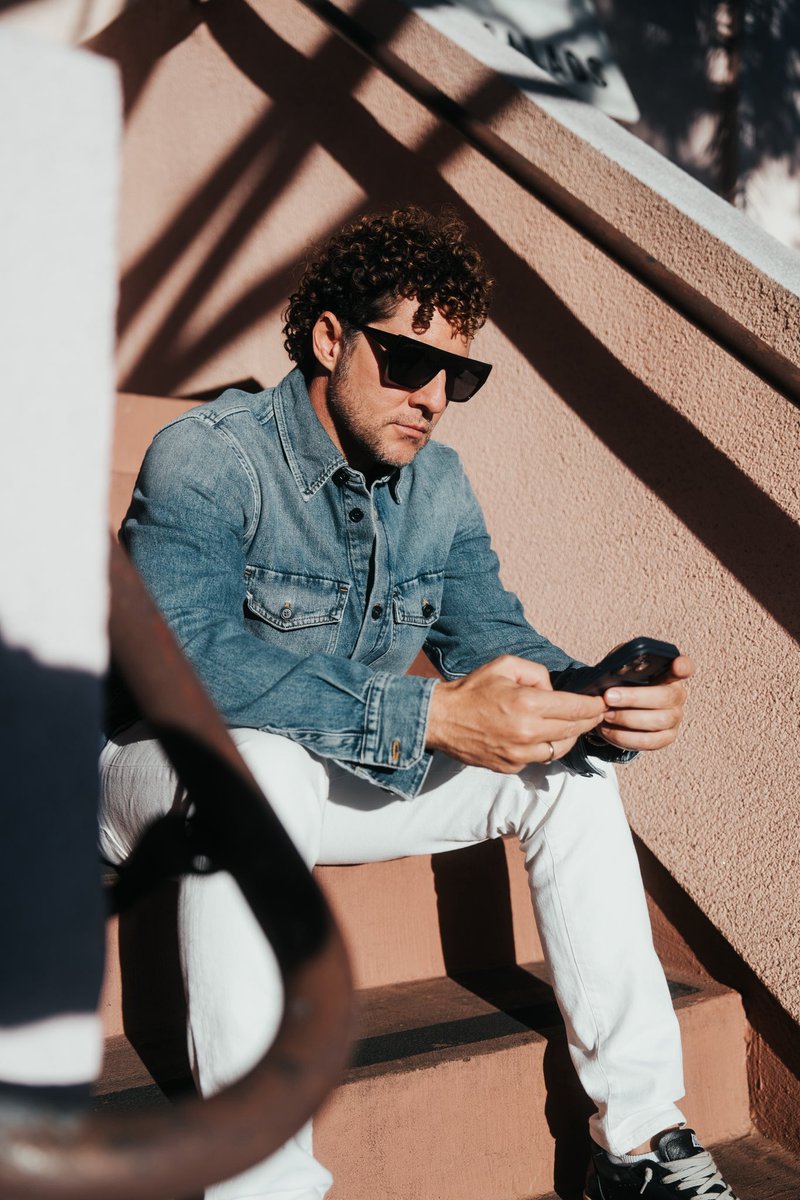 davidbisbal's tweet image. Oficialmente terminé de grabar mis voces de mi 10º álbum de estudio!! instagram.com/p/DQ7S_toEjUO/…  leyendo vuestros comentarios!! ❤️