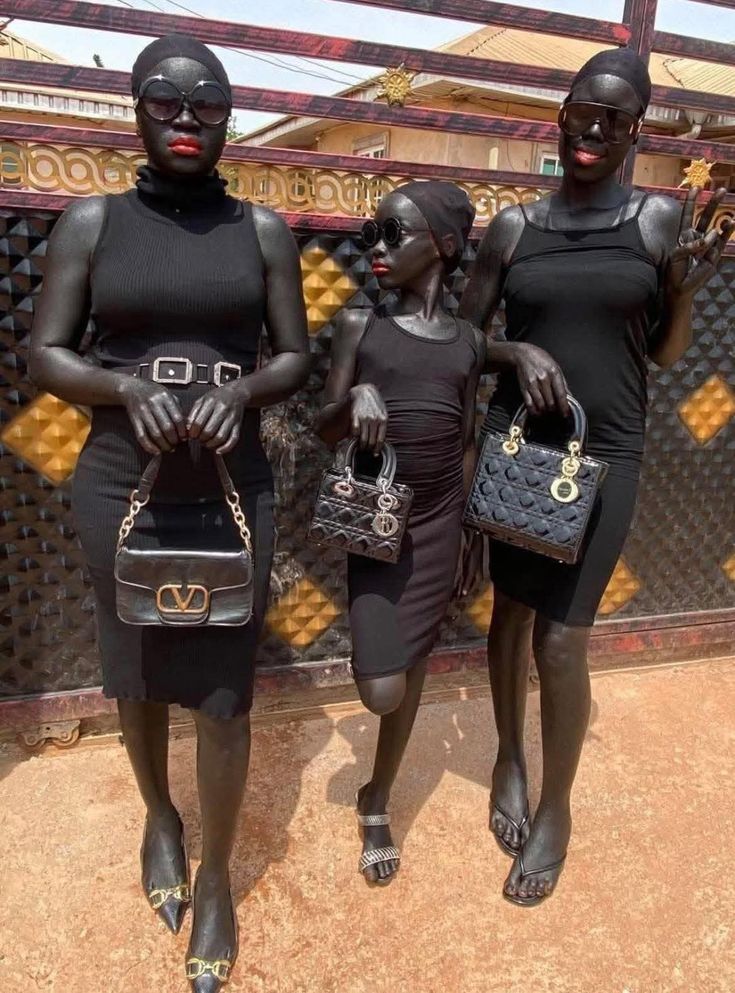 Funvibes101's tweet image. Black is beautiful 😂