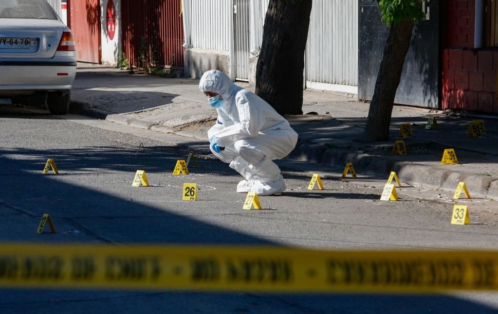 Infierno en Quillota: Tres muertos y cuatro heridos dejó brutal balacera entre bandas rivales gamba.cl/2025/11/quillo…