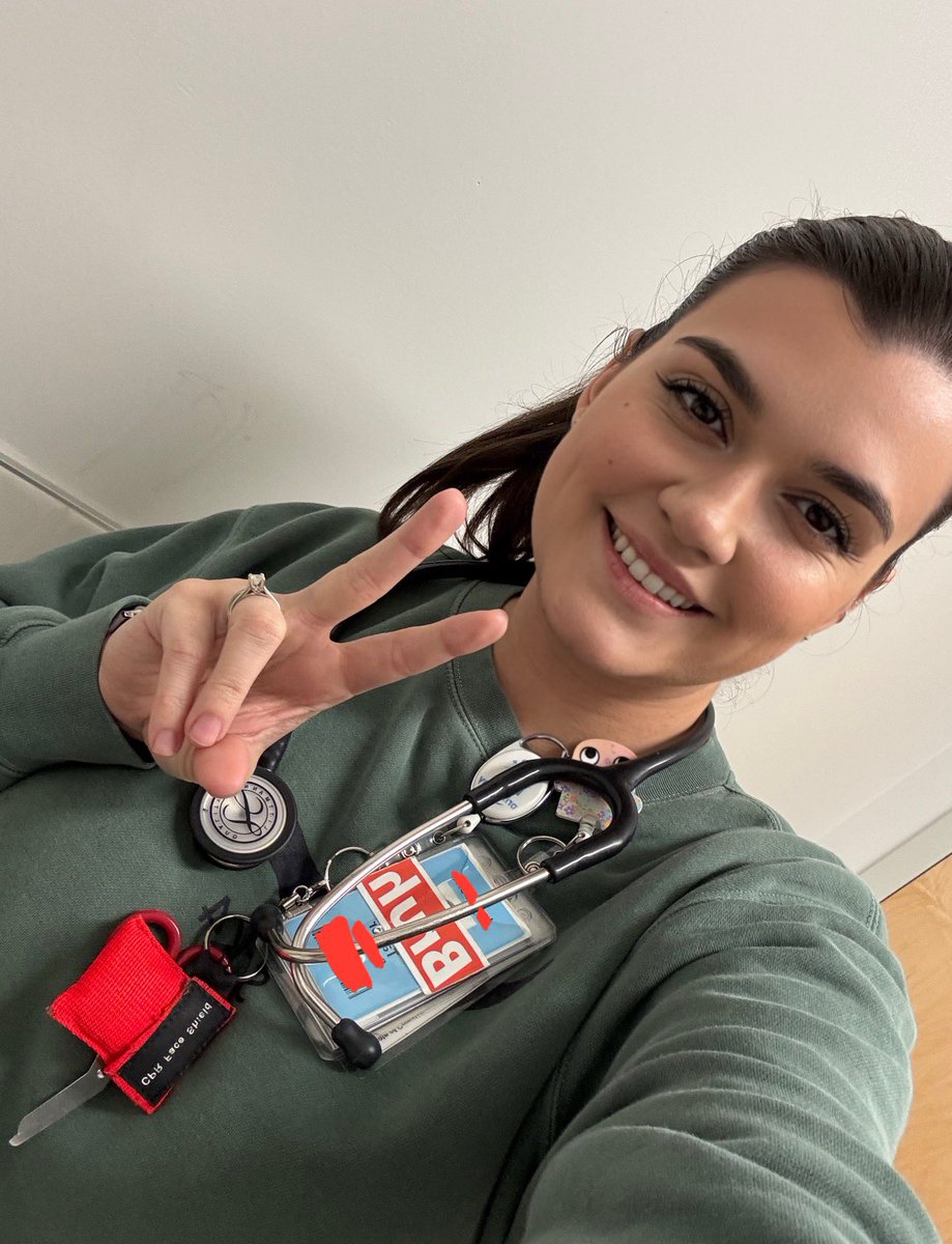 OMG HEYY TWIIIINNN! 🤗 <a href="/SUPERDARKSEAN/">✩ sean on tour ✩</a> 
Seeing your tweet while I’m at work and then looking down and realizing we match perfectly 😂