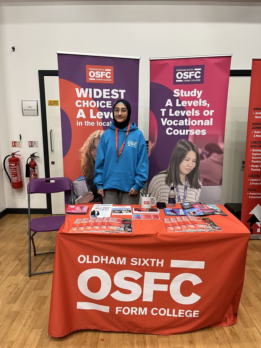 TeamWaterhead's tweet image. Today we welcomed ex student Kashaf back to the academy in her role as student ambassador for @OSFC_Info. We wish her all the best in her journey to study Law.
#OxfordApplicant #Ambition #Determination #ProudOfYou #WeAreWA